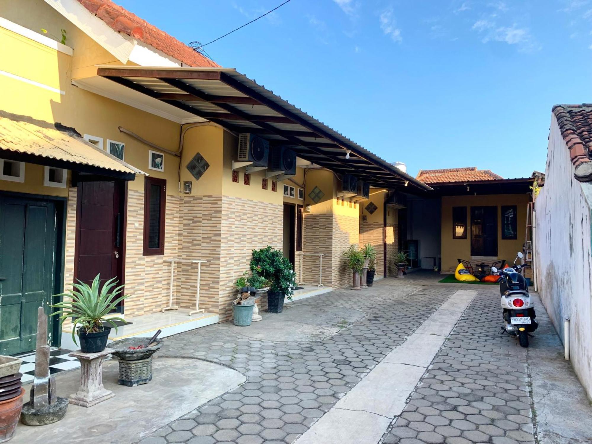 Offspring Ijen Hostel Banyuwangi Exterior photo