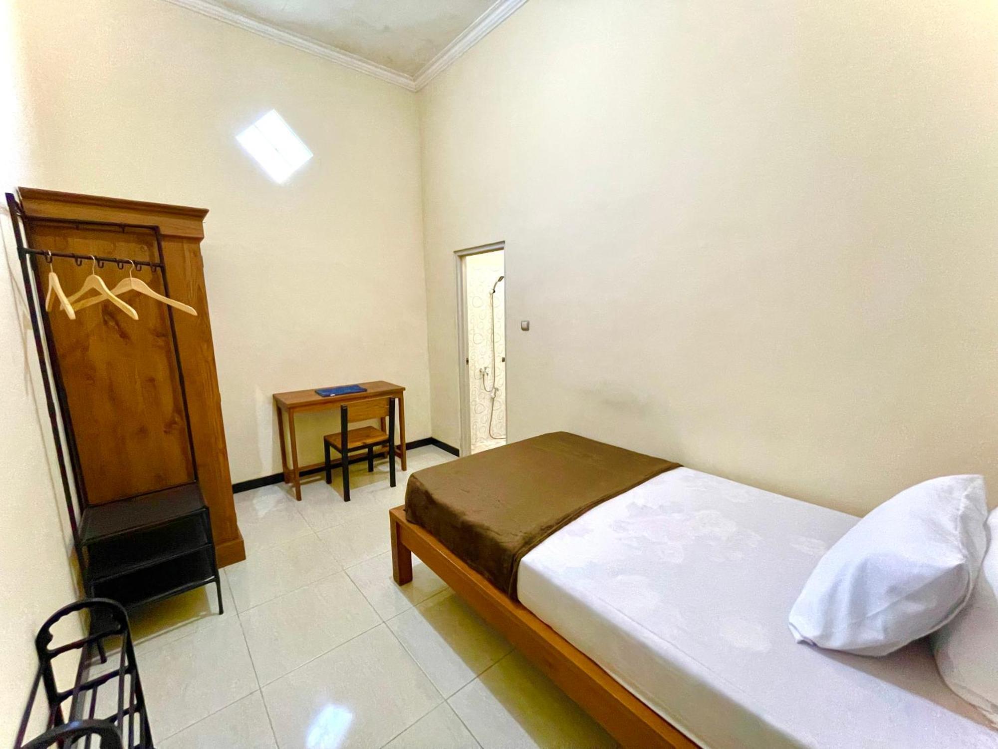 Offspring Ijen Hostel Banyuwangi Exterior photo