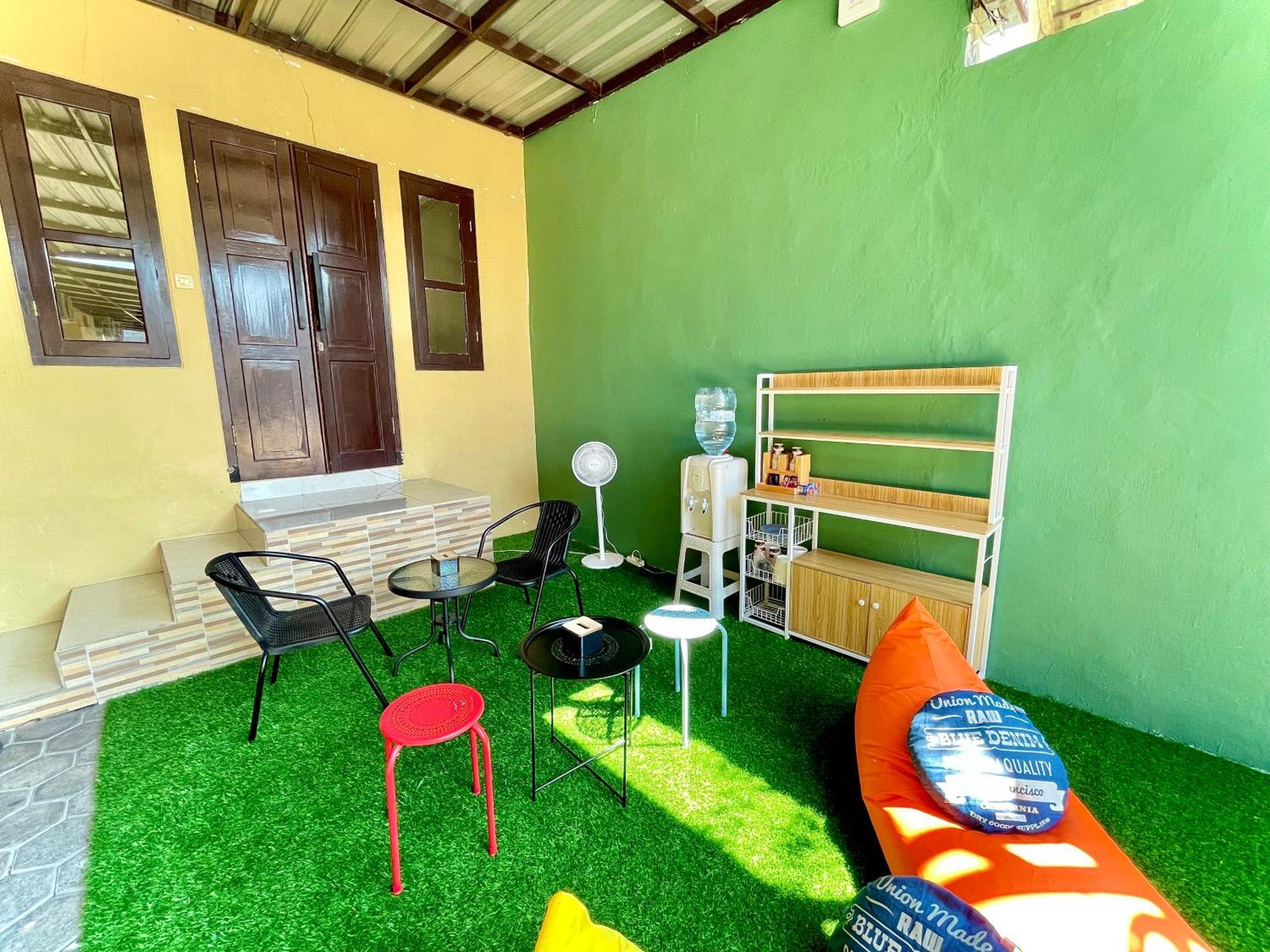 Offspring Ijen Hostel Banyuwangi Exterior photo