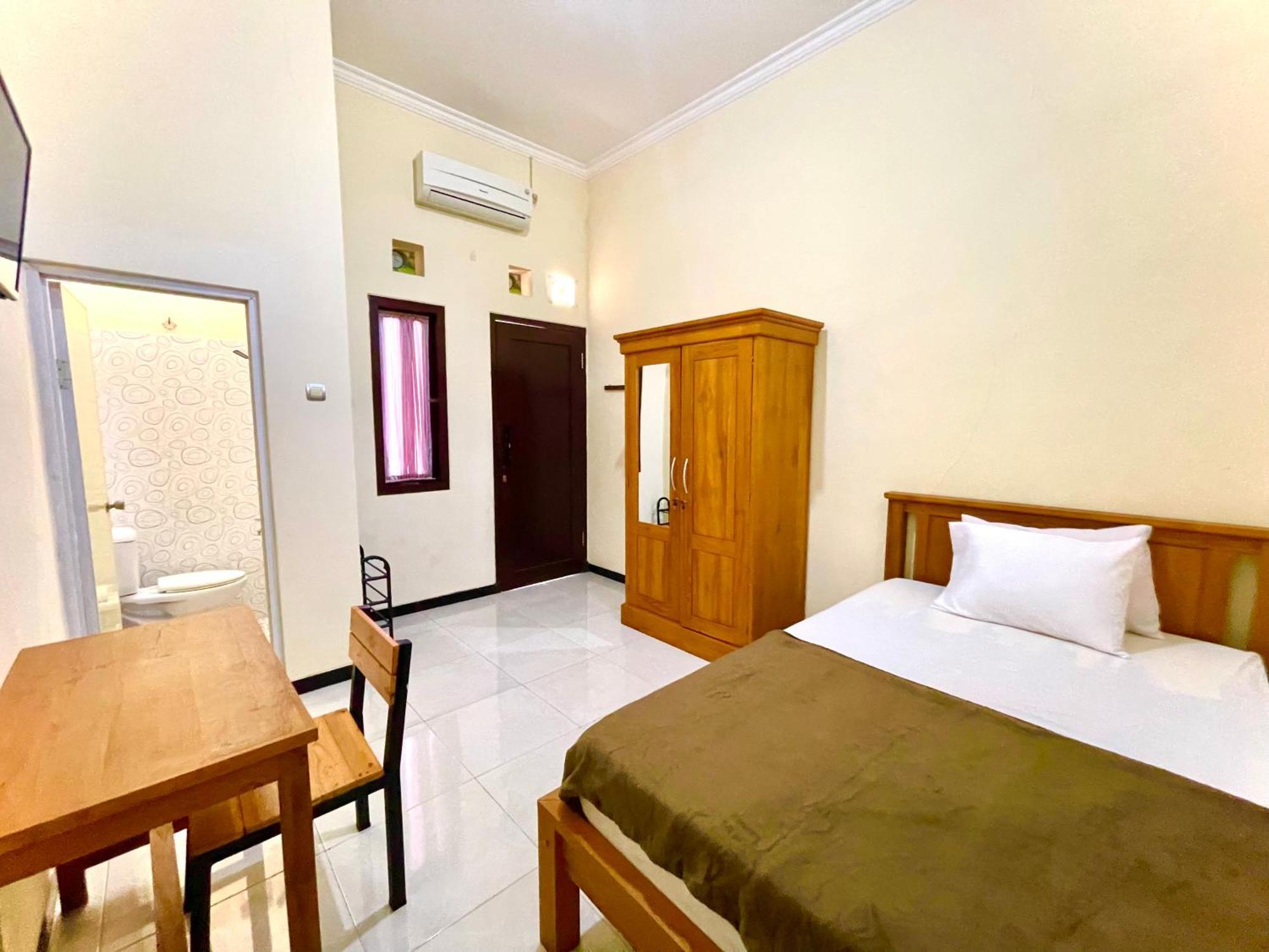 Offspring Ijen Hostel Banyuwangi Exterior photo